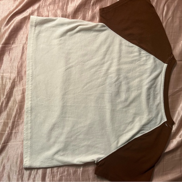 a crop top - Picture 2 of 2